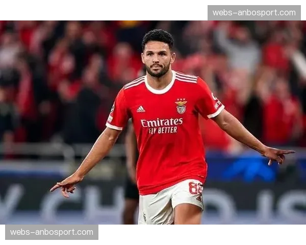 国际米兰2-2本菲卡，总比分4-3惊险晋级四强